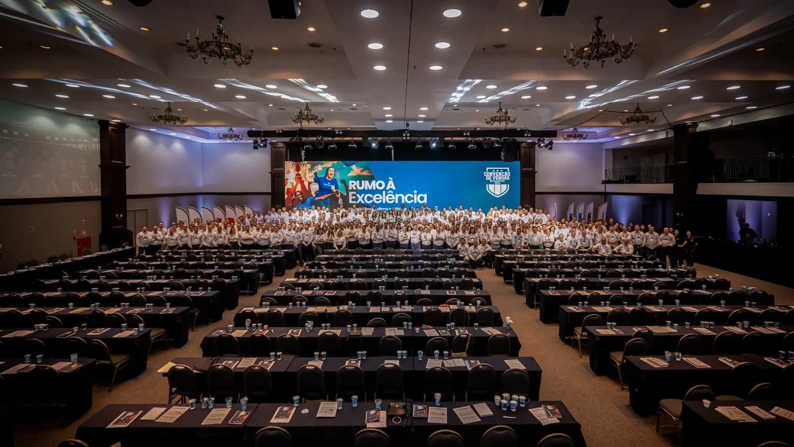 Salão da convenção de vendas montado antes da abertura